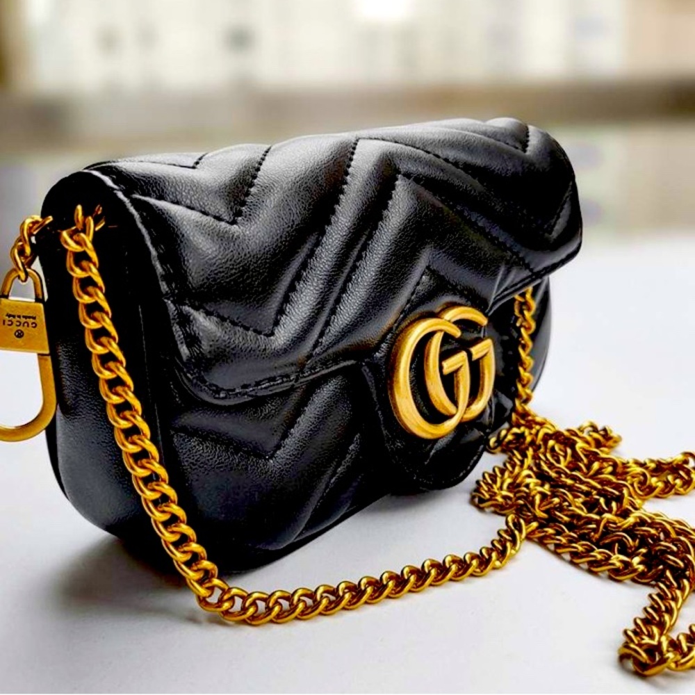 Preloved in great condition, comes with authenticity